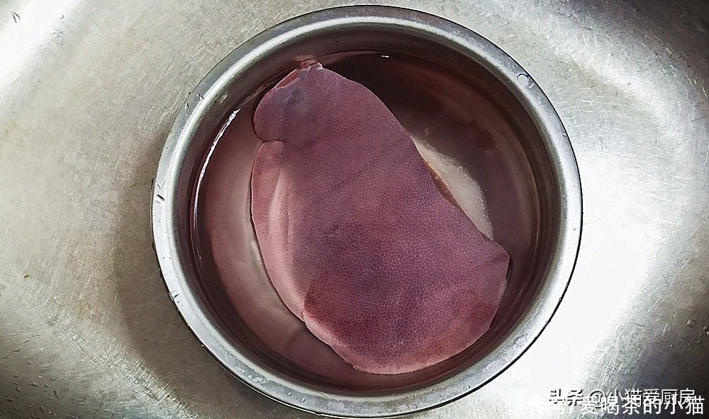 小猫教你这么做“鱼香猪肝”,做出来口感滑嫩,味道香鲜,特好吃