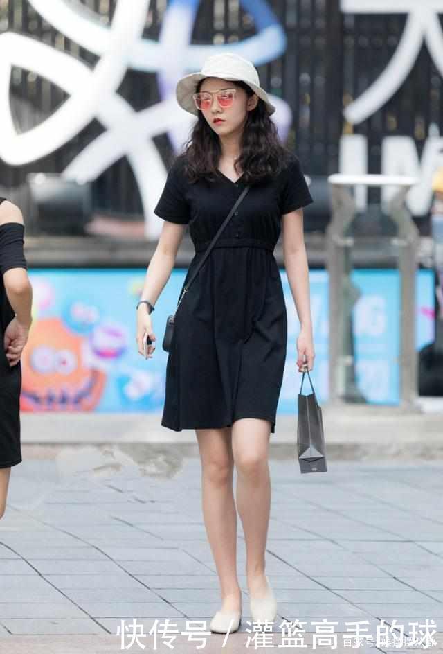 泪水|街拍美女曾试着忘记,却发现凝结泪水的双眸,竟成了思念的窗口