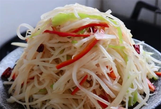 好吃|难怪饭店的酸辣土豆丝那么好吃,大厨教你一招,酸脆爽口又下饭