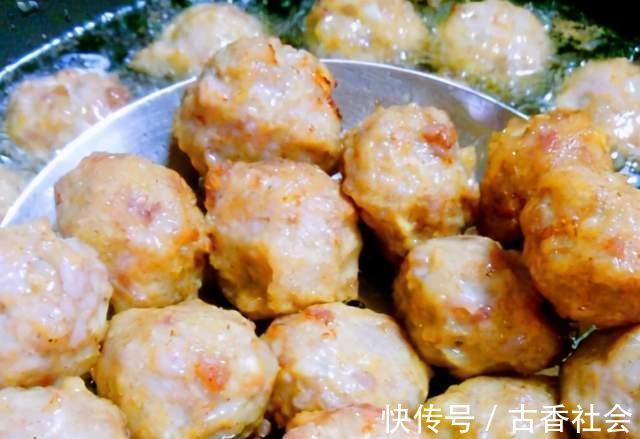 炸肉丸子时,谨记“2做1不做”窍门,丸子外焦里嫩,放凉也不硬