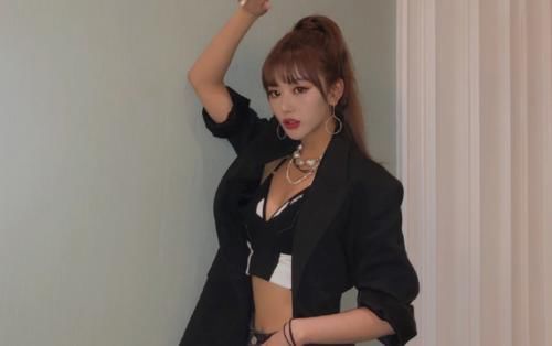 蔬菜沙拉|孔雪兒陪王晨藝吃烤肉,看清她夾的啥?網友:這才是自律的表現