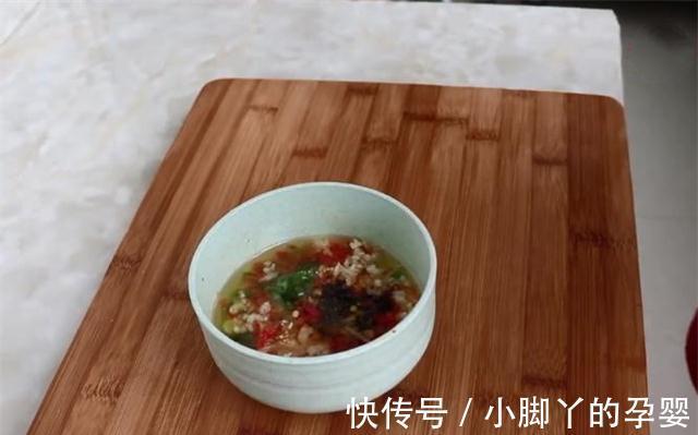 西葫芦下次不会再炒着吃了，教你一种新做法，比炒的好吃多了