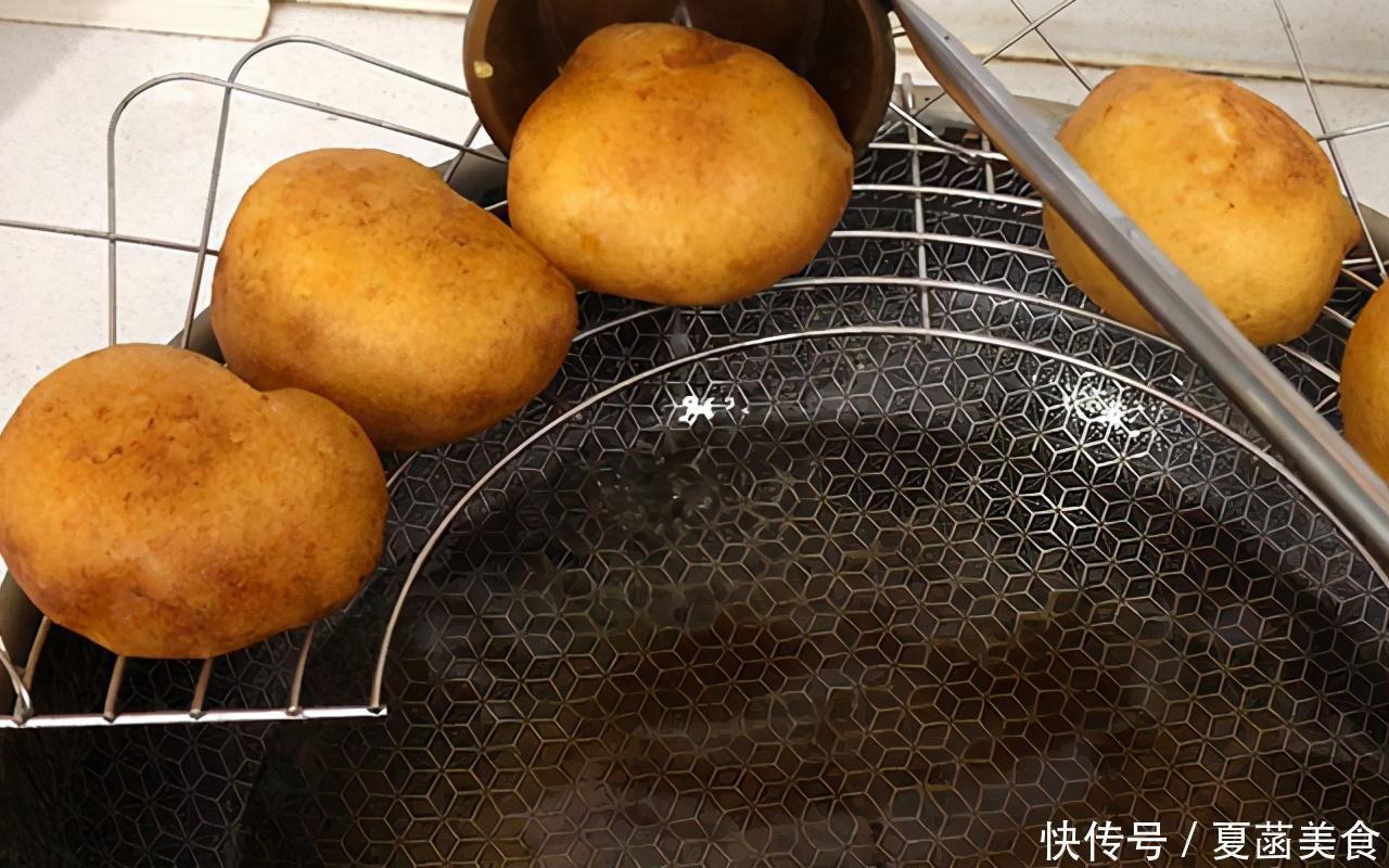 秋天独有的美食,柿子加点面粉搅一搅,手不沾面,酥香又爽口