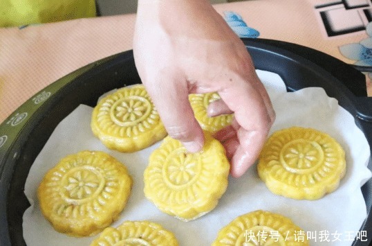 没关系|想吃月饼自己做,没有烤箱没关系,电饼铛照样做的香!动手即成功