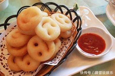 2个土豆,一碗面粉,做出孩子爱吃的土豆饼,隔三差五吃不会腻