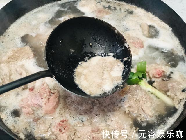 厨子|炖排骨时，上边的浮沫要不要撇干净？听完老厨子的讲解，涨知识了