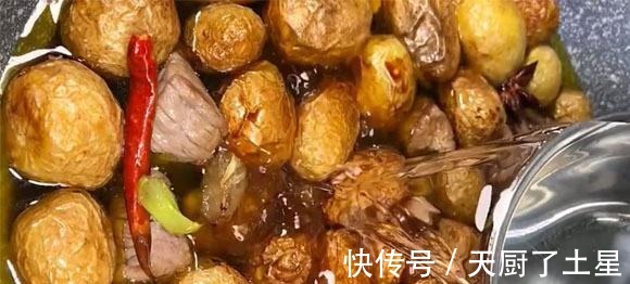 菜市场遇见它别手软，买来不去皮不切口，加料锅里炒一炒，真脆嫩！