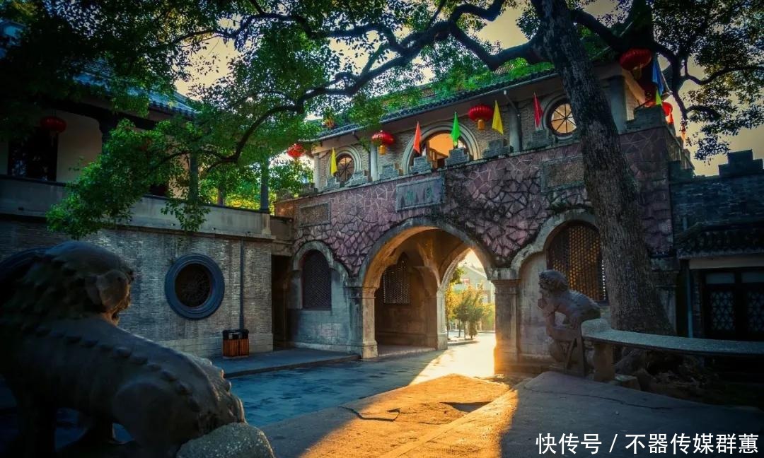 老年|徐凫岩步云谷，这个悬崖边上的房车营地，只需要自驾1小时