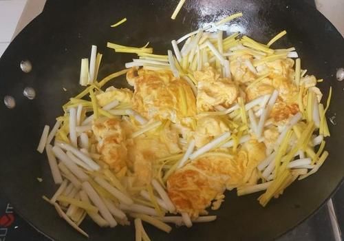 此菜很多人不认识，遇到就别错过，好吃鲜美驱春寒，平安度过春天