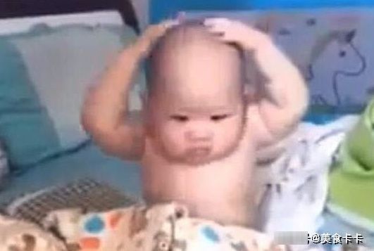 头发|宝宝一觉起来,发现自己头发没了变成小光头,宝宝的反应,萌化了