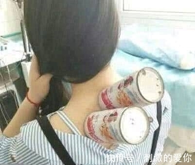 |搞笑图片幽默段子笑话:妹子你是自己在拔火罐么?很有创意哦