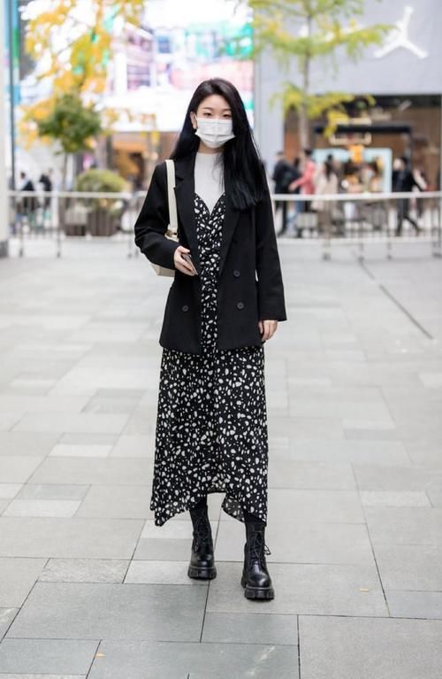 冬天的衣服难搭配？试试这些裙子的穿搭，淑女风气质超耐看