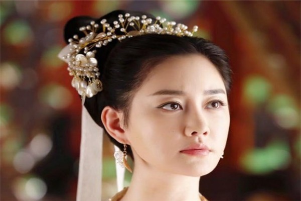 坐骑金毛犼,观音菩萨为何总侧着骑?看当年封神大战,发生过什么