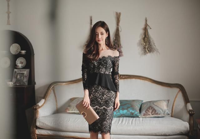 孙允珠蛇纹包臀裙和蕾丝纱网包臀裙，尽显贵妇气质，哪款身材好?