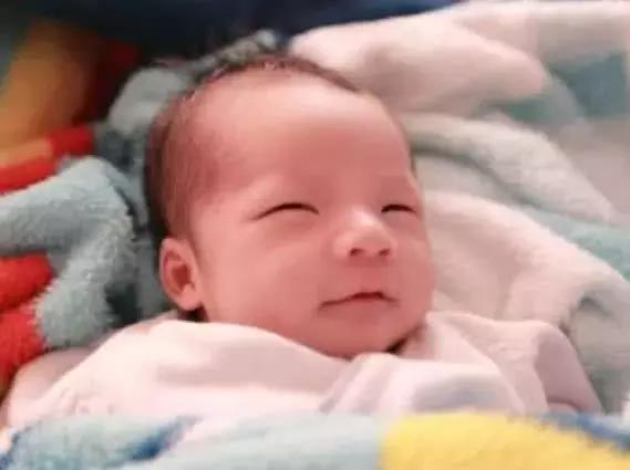 宝妈|宝宝一些动作出现的早,不仅身体棒,而且智商高,来了解一下