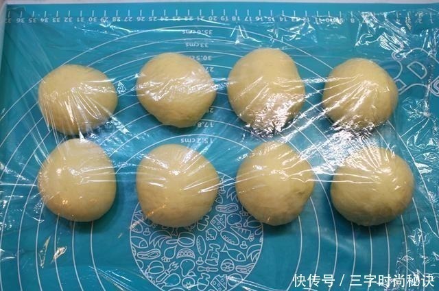 做面包,我喜欢这个方子,又香又软,放3天不硬,大人小孩都喜欢