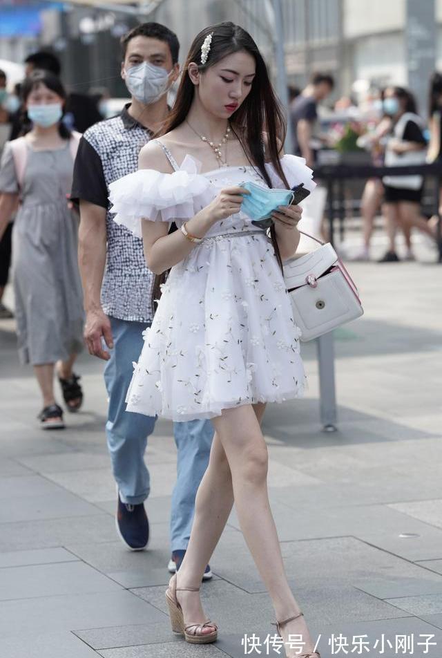 单品 连衣裙穿搭还可以拉长脖颈,简约利落干净清爽,可甜可咸