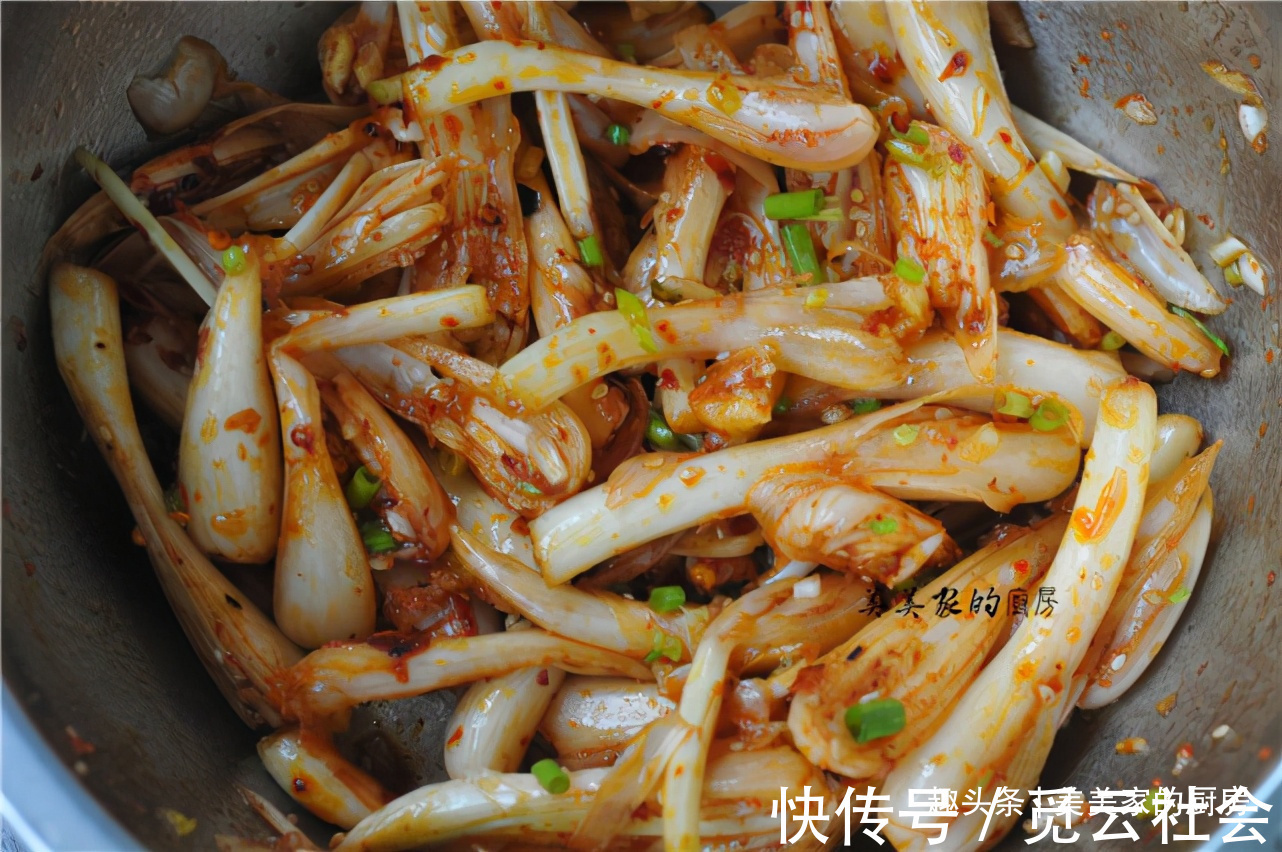 集市上碰到此物别手软,一次买10斤,拌一拌就能吃,爽脆开胃!