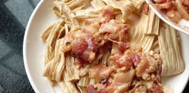 适合懒人吃的一道菜，不煮不炒不炸，筷子搅一搅嫩滑鲜美老人爱吃