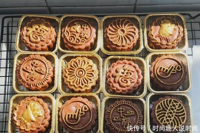  好看|网红黑金月饼的详细做法，好看又好吃，步骤详细包你会