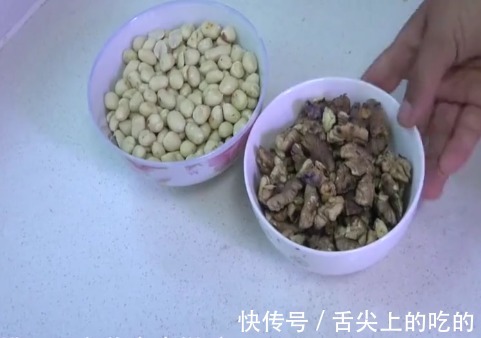 面团|老式五仁月饼的家常制作方法,馅料十足,做法简单,美味可口