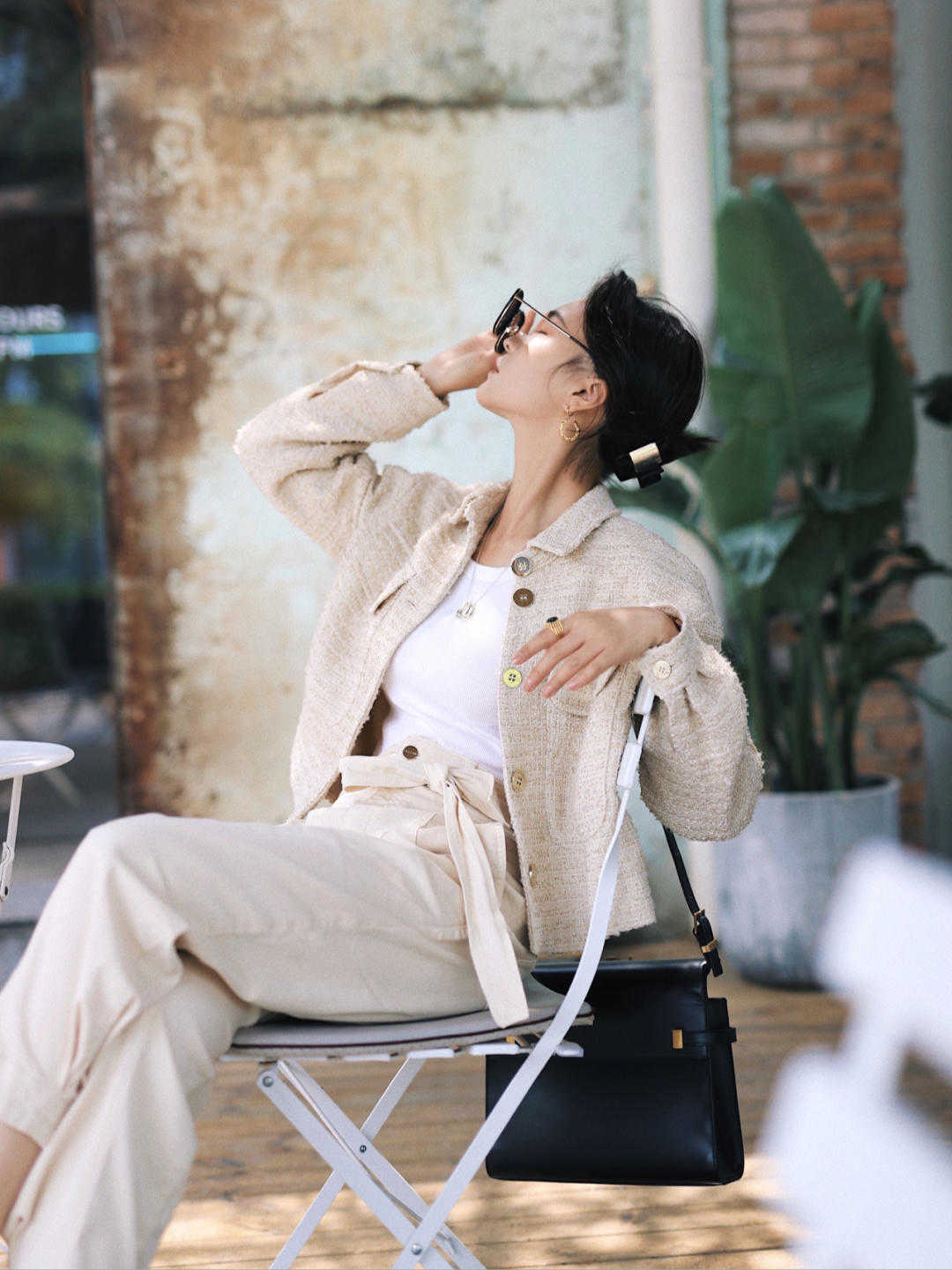 紧身|白裤子的季节到了,秋冬白裤子还能这样穿,太出乎意料了