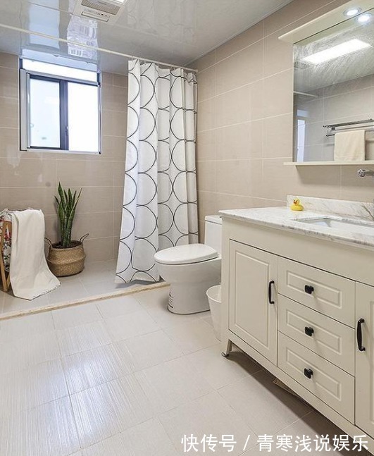 她家148平米,进门就被玄关迷住,不做吊顶跟背景墙,阳台超漂亮