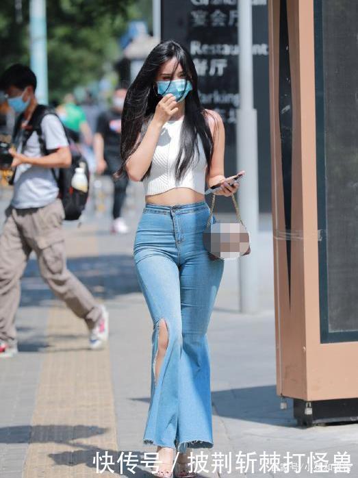 汗衫|露背汗衫+开叉牛仔裤,展现都市丽人的魅力,性感大气又时尚