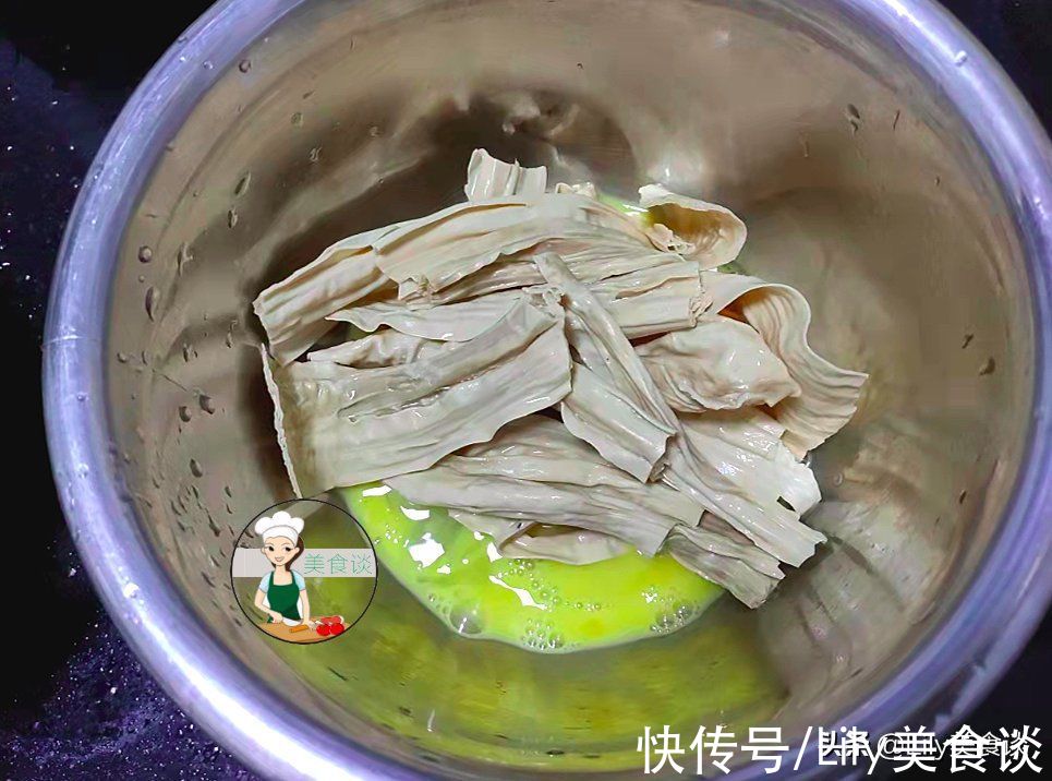 冬天，五花肉和它是绝配，泡软一煎一焖，简单又营养，多给孩子吃
