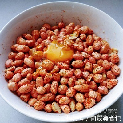 蛋粉|辣蛋粉粉烤花生的做法