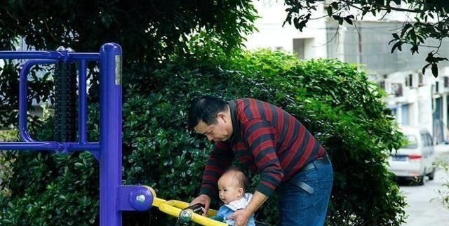 后天|强大的爸爸不一定有钱,但会送儿子三句话,相当于给娃“塞钱”