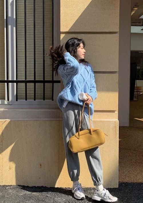毛衣穿搭不臃肿的搭配技巧都在这儿！照着学穿搭，遮肉显气质