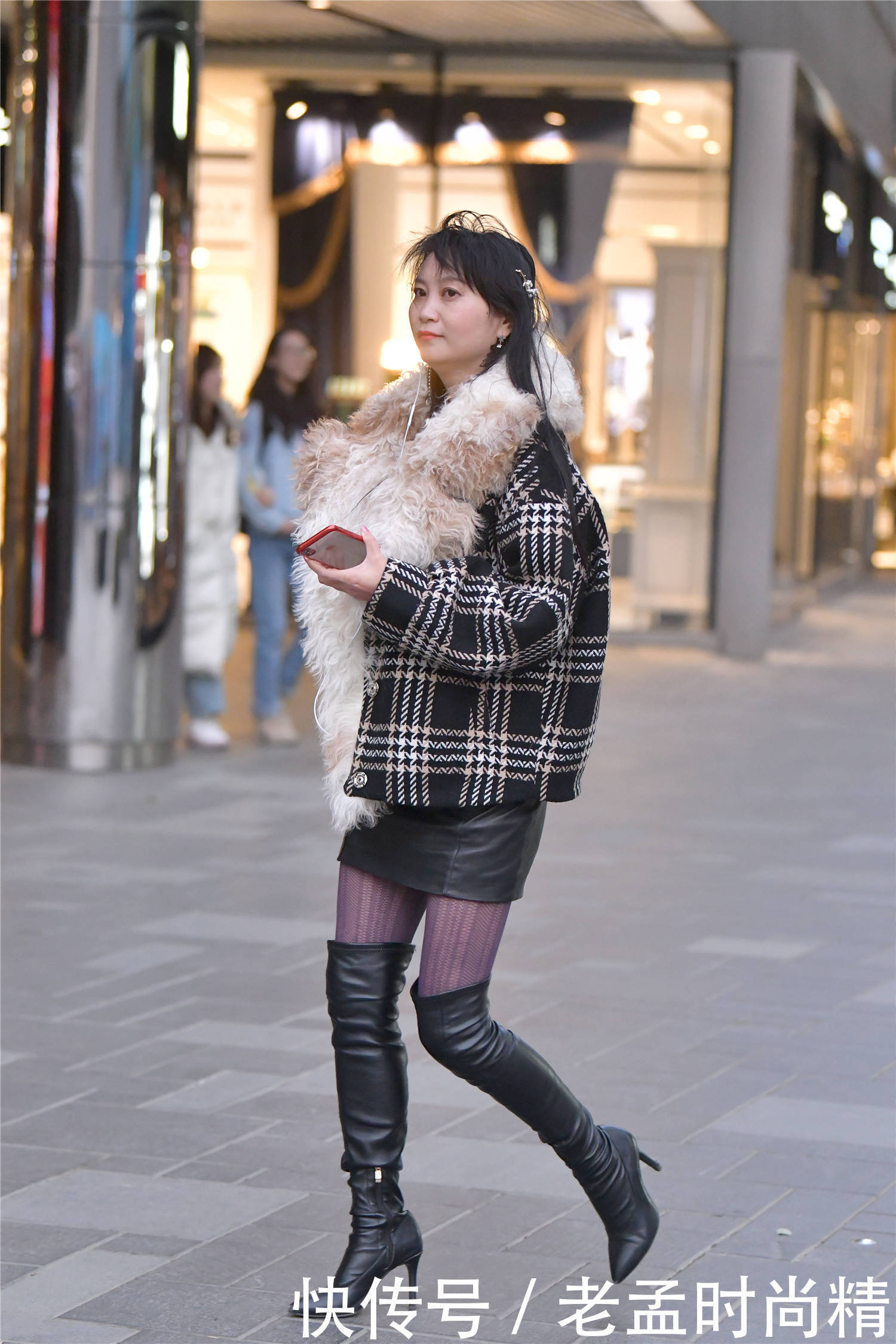 位美女选择|长靴就要选择高跟鞋,衬托苗条身材,还是要挑选细跟款式