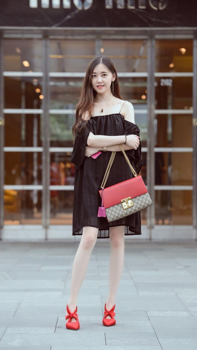 搭配|街拍：三位身穿黑色衣装的美女，搭配的各有千秋，简练大气