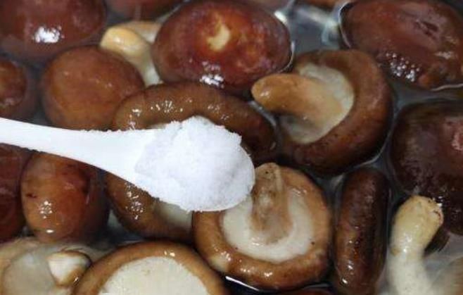 就行了|洗香菇,用水冲就行了错大厨教你2招,虫卵脏东西自动泡出来