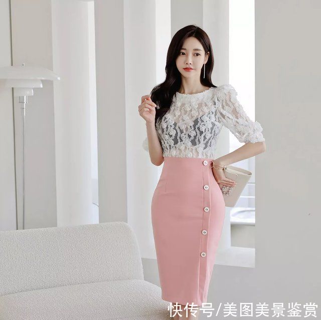 搭配|韩国女神孙允珠时尚搭配:镂空衬衣搭一体裙，彰显完美身材。