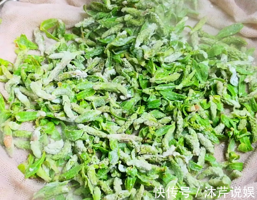 婆婆丁|蒸野菜时怎么做不变色教你正确的做法步骤,野菜松散鲜香不发粘