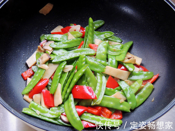 荷兰豆|这三样食材一起炒,脂肪最怕见到它,晚餐这么吃,衣服改穿小一码