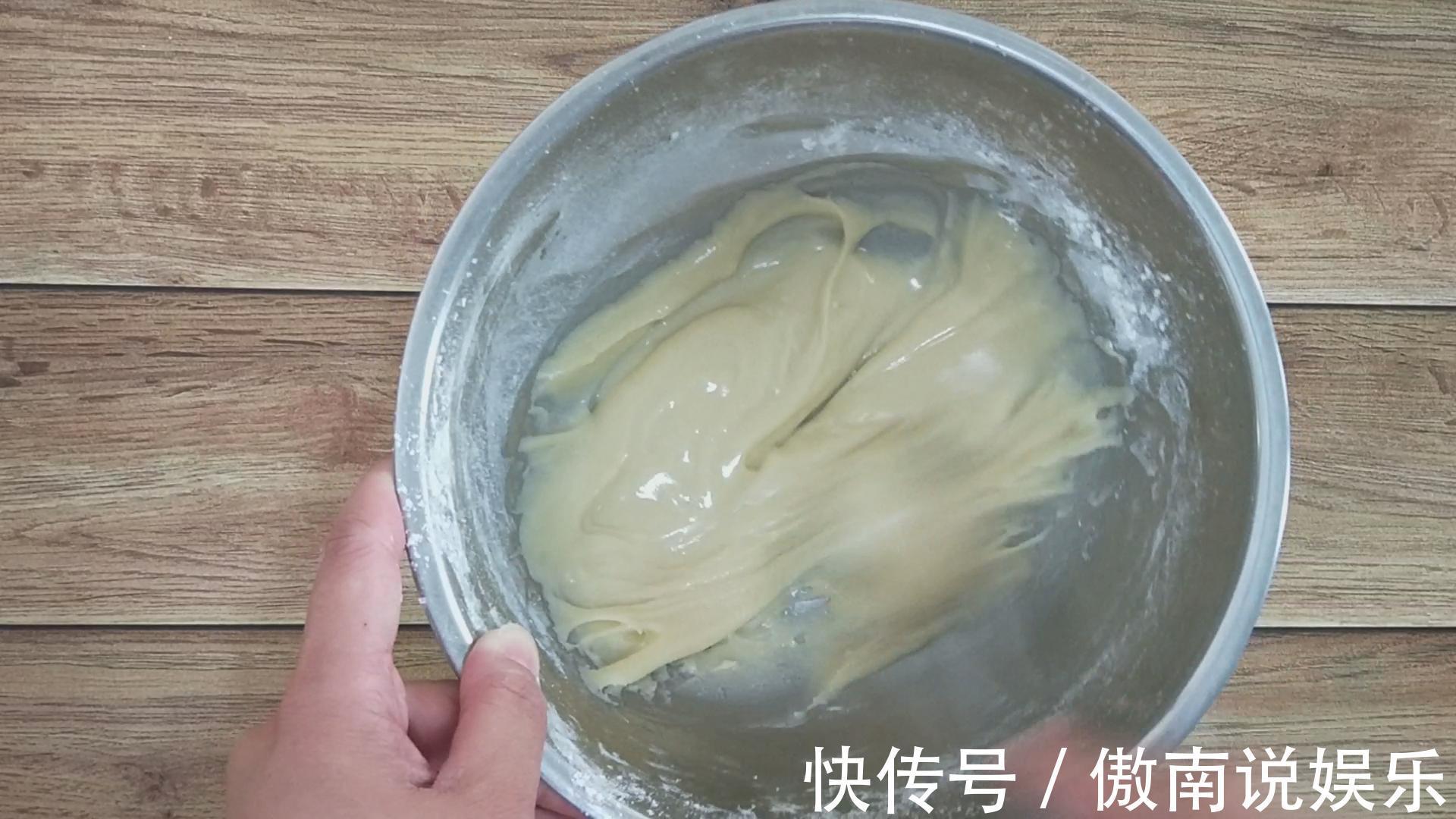 教你电饭锅做蛋糕，一搅一拌，柔软香甜，不塌不缩，一个都不够吃