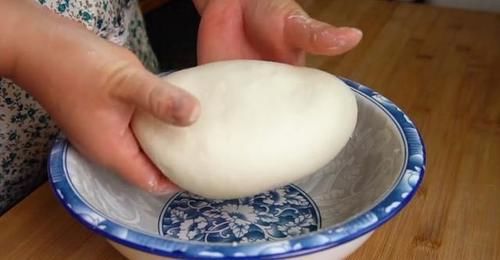 家常千层饼做法，一层层撕着吃，蓬松暄软好消化，新手也能做成功