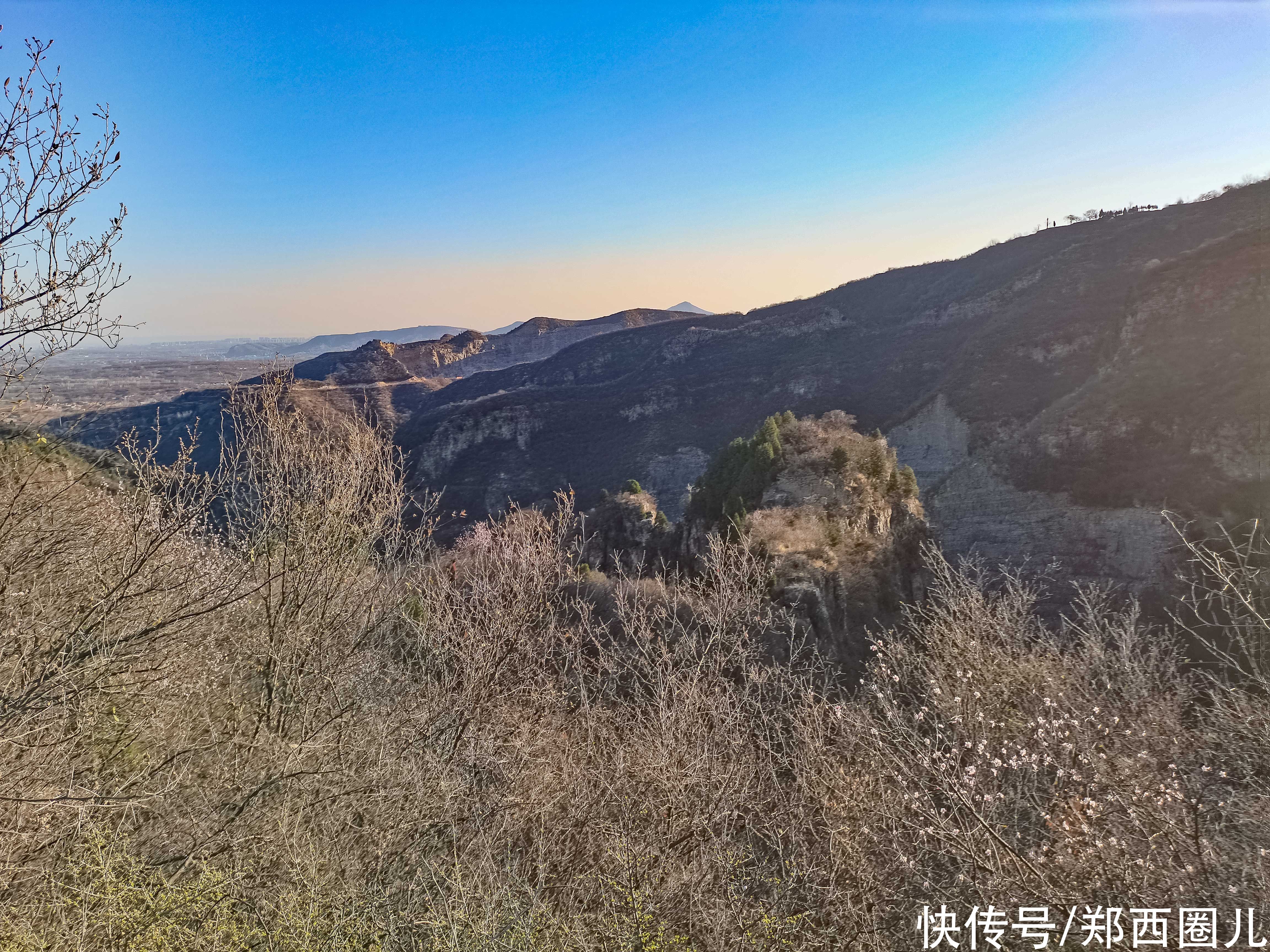 中年|郑州这个春天来得有点早 徒步环游穆桂英寨小龙池赏山桃花