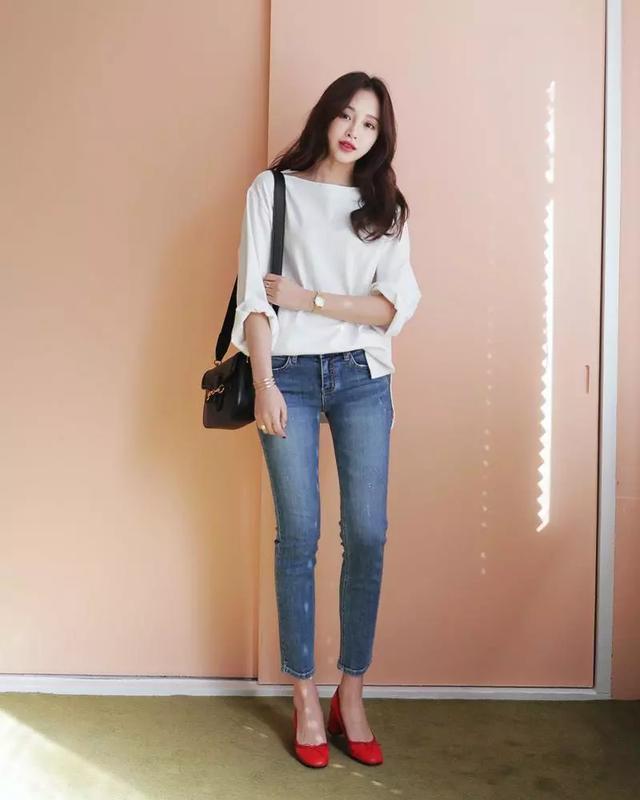 概念|小姐姐扎着一头高马尾,既清爽又充满着概念,显示出休闲的风范