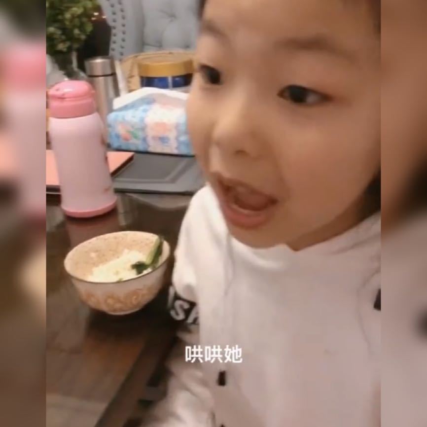 父母|姐姐当着父母面拆穿妹妹火了,网友姐姐为了争宠不惜拆穿自己