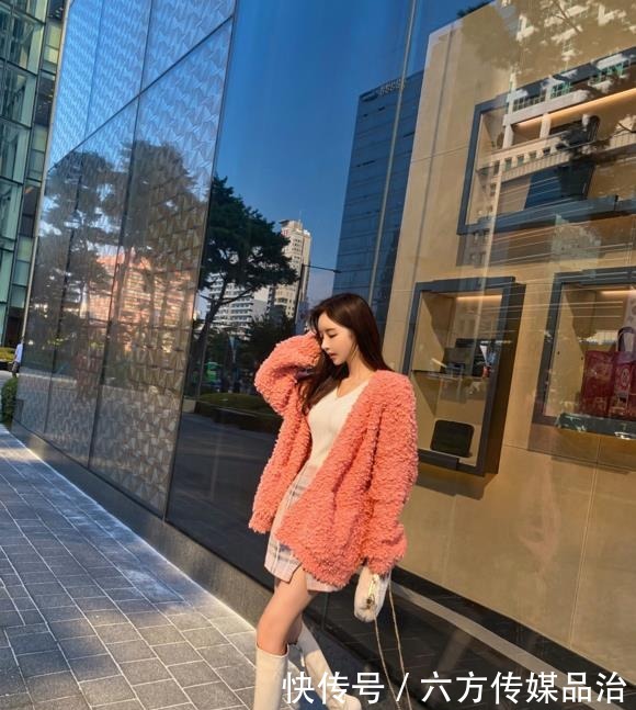 奶昔|孙允珠高清美图:樱桃芒果奶昔甜蜜格纹拼搭裙!