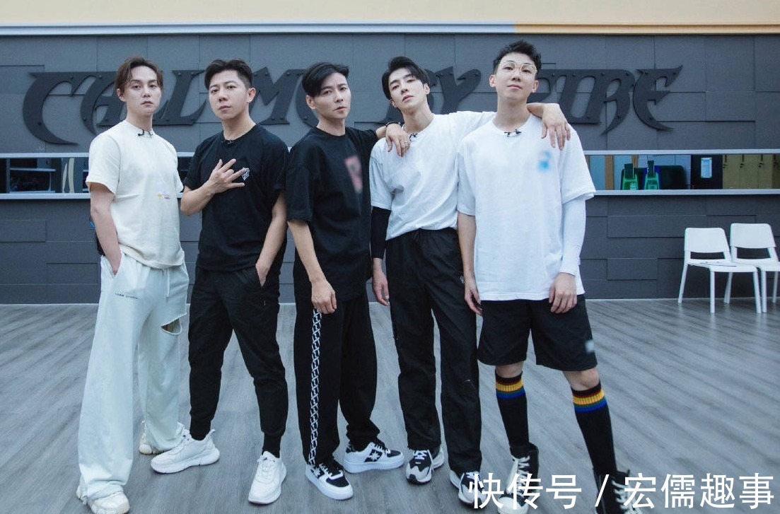 情怀决定观众嗜好!张晋组再机灵,也不敌陈小春的“一杯二锅头”