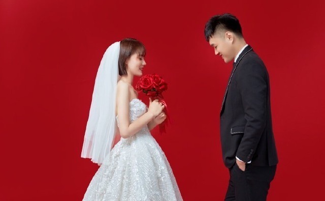 周淼|最美女排队长官宣喜讯!身穿婚纱晒幸福,老公身高比她还高一头