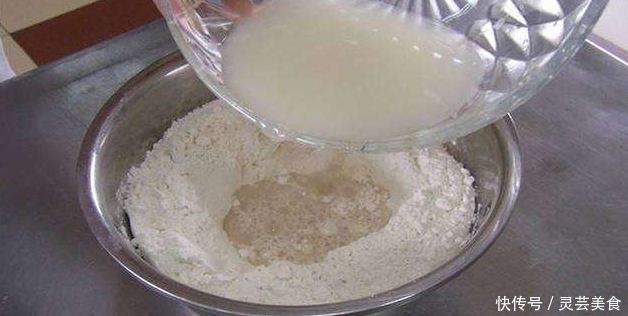 酵母粉|馒头店老板:发面别用酵母白糖,多加一样东西,10分钟发一大盆!