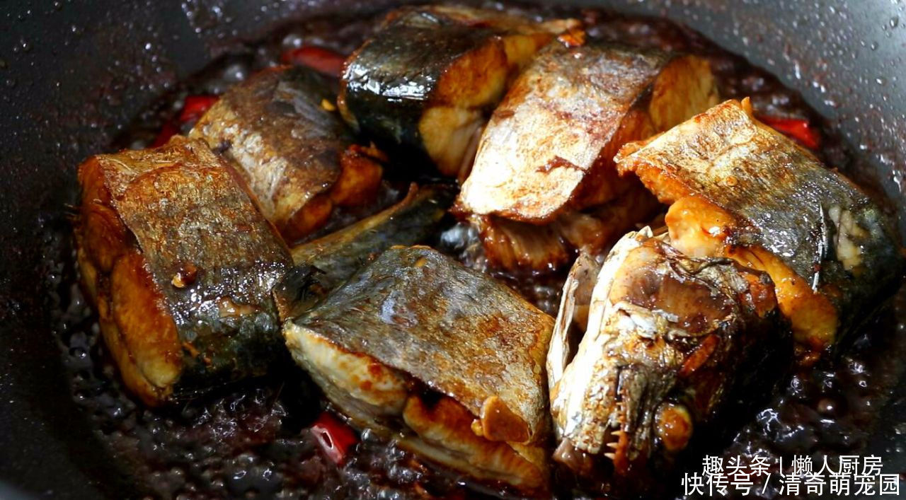 香味|19元买了一条马鲛鱼,配上一个大茄子炖着吃,鲜香味浓,超好吃