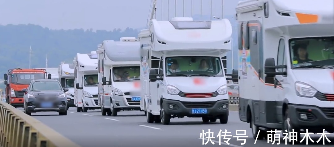 《中餐厅5》差评如潮，宁静试图造梗搞话题，黄晓明干脆直接放弃