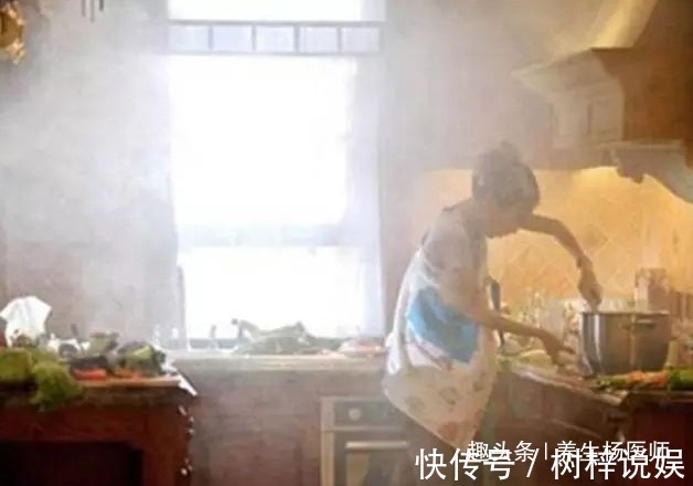 癌症是“省”出来的!医生3种食物有冰箱都要扔,你还天天吃!